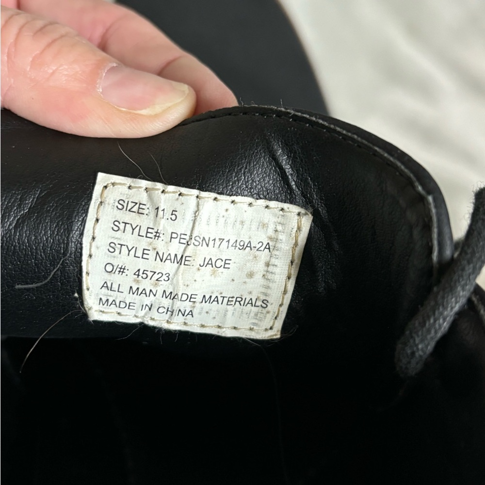 Perry Ellis men’s dress shoes, suede like feel.  Very good condition.  Black